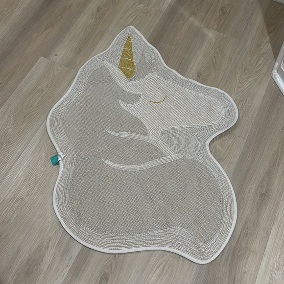 Pillowfort Unicorn bath mat white grey gold horn in euc like new have 4 total - Picture 6 of 8